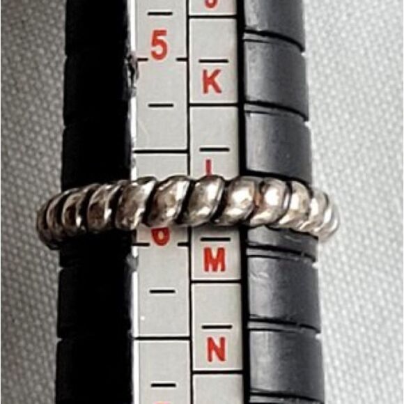 Vintage Sterling Silver Twisted Band Ring. Size 5.75. - Picture 1 of 4